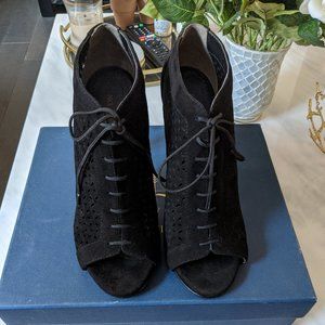 Pour La Victoire black suede bootie heels Size 8